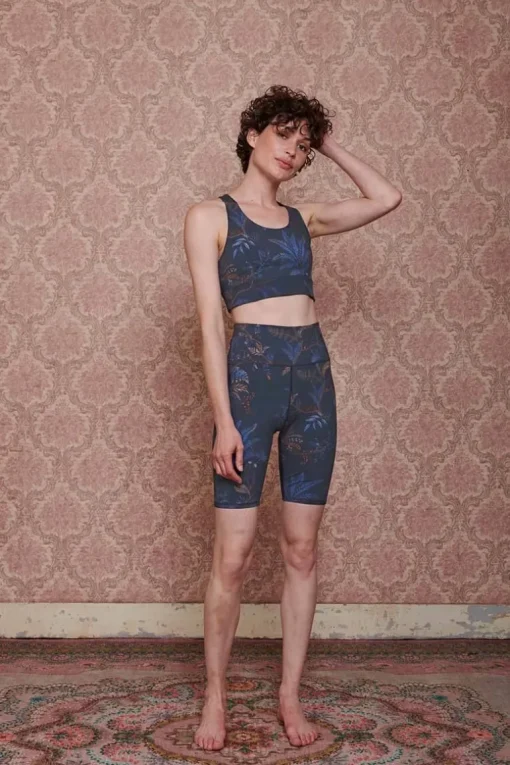 Haut De Sport Isola En Coloris Fonce