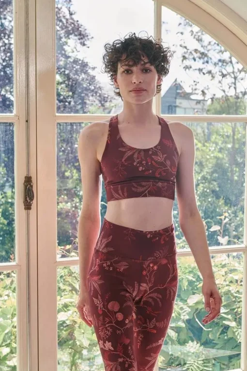 Haut De Sport Isola En Coloris Fonce