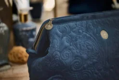 Pochette A Cosmetiques De Grande Taille En Velours Quiltey Days En Coloris Bleu