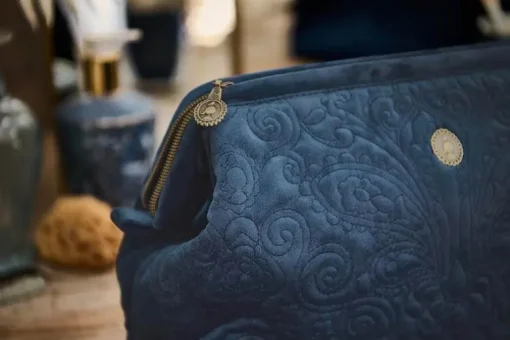 Pochette A Cosmetiques De Grande Taille En Velours Quiltey Days En Coloris Bleu