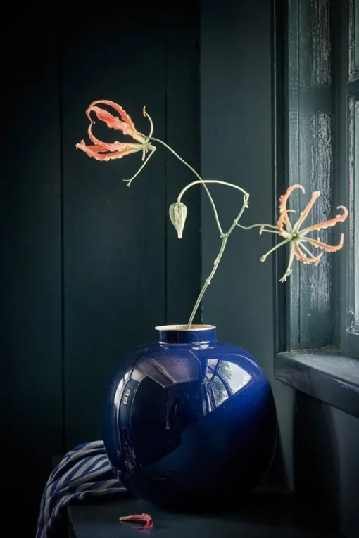 Vase En Metal En Coloris Fonce 23 Cm